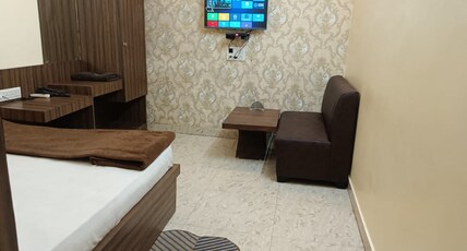hotel atithi palace Room Type - Classic room no 1