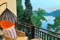 Ridge By The Lake Hill