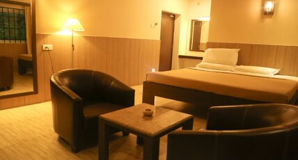 Yagappa Residency Room Type - Delux Room With Work Desk