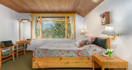 PAHALGAM HOTEL - RIVERSIDE LUXURY Room Type - Heritage River View Room With BathTub