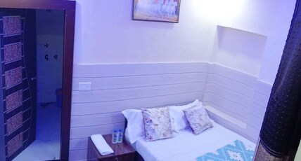 WALKINN HOME STAY Room Type - Queen room