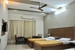 HOTEL SREE VIJAYALAKSHMI - (Previously Hotel Dolphin Inn)