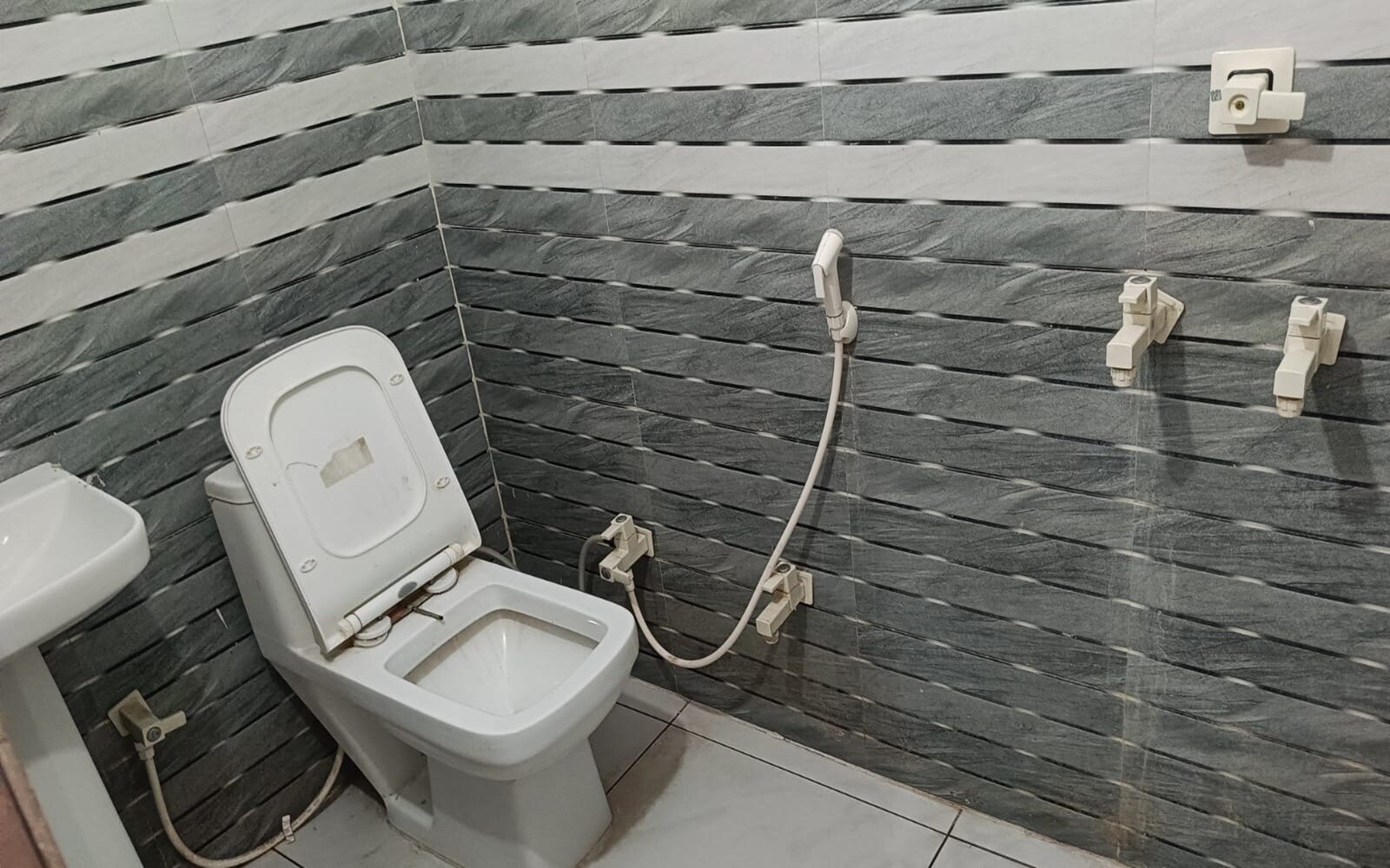 Hotel Maa Seva Sadan - Tap to explore photos
