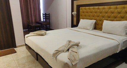Hotel Avin Sree Grand Room Type - Deluxe Double Room
