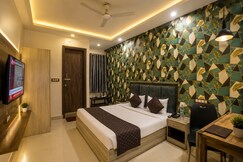 Hotel Popular Suites near IGI Airport