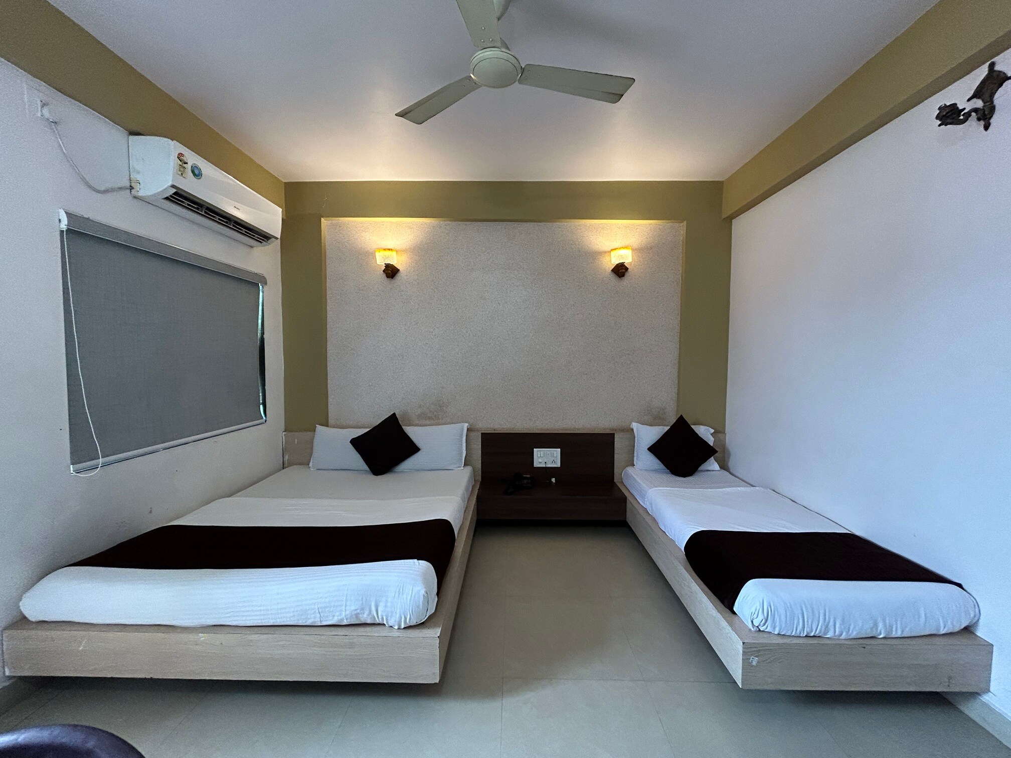 Hotel Somnath Atithigruh - Tap to explore photos