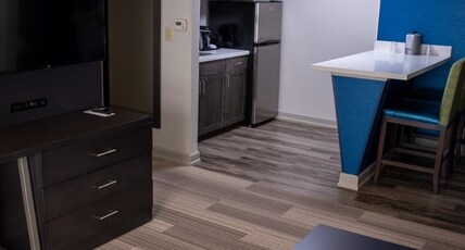 Holiday Inn Express Hotel & Suites Conover - Hickory Area Room Type - 2 Queen Beds 1 Bedroom Suite