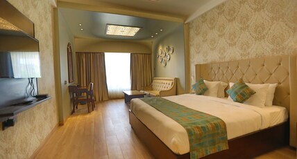 Enrise by Sayaji Rau(Indore) Room Type - Luxury Suite room with City view and King Bed