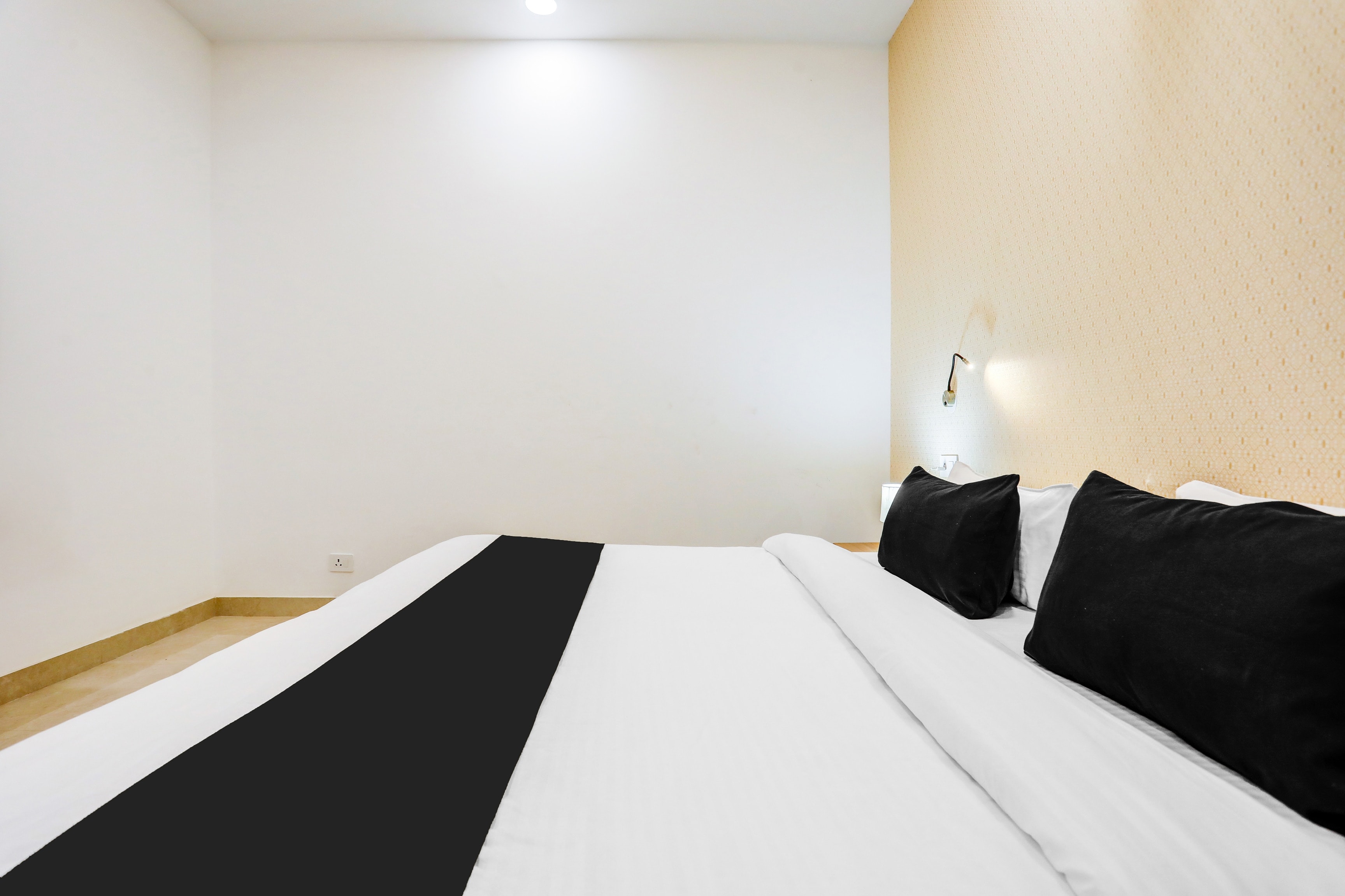 Hotel O Kasna Heritage - Tap to explore photos