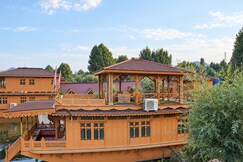 Harmukh Houseboat by Stay Pattern