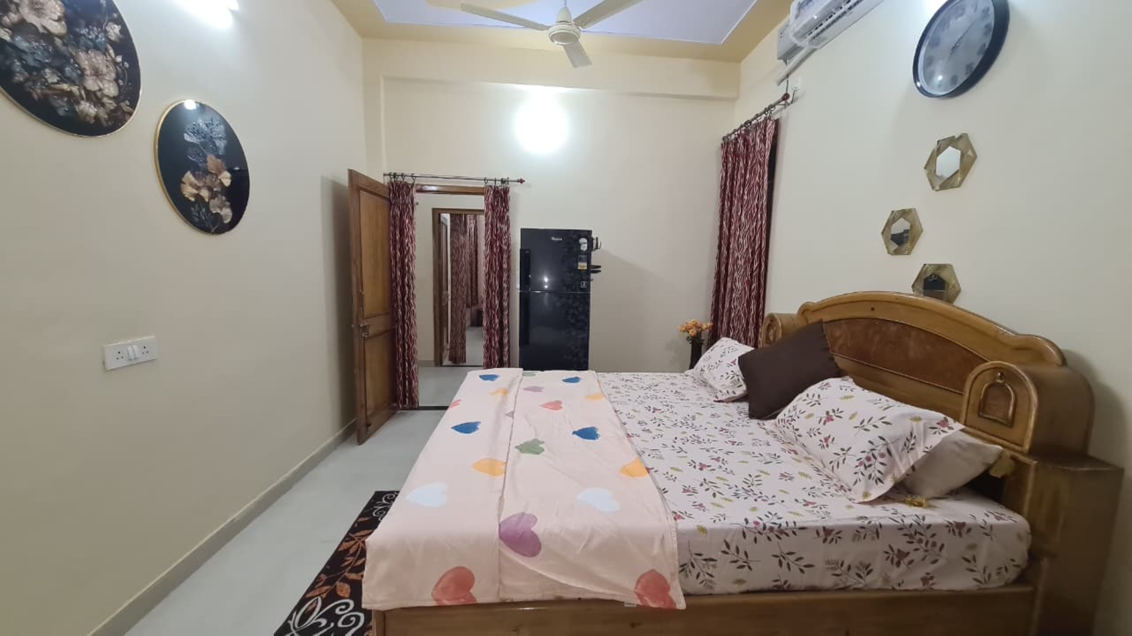 Tayal's: Mountain View 2BHK Premium Apartment near Ganga & AIIMS - Tap to explore photos