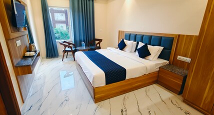 New Pratap Hotel Room Type - Deluxe Room with King Bed