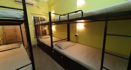 Bubble Beds kolkata Room Type - Room 3A: 6 Bed Female Dormitory AC