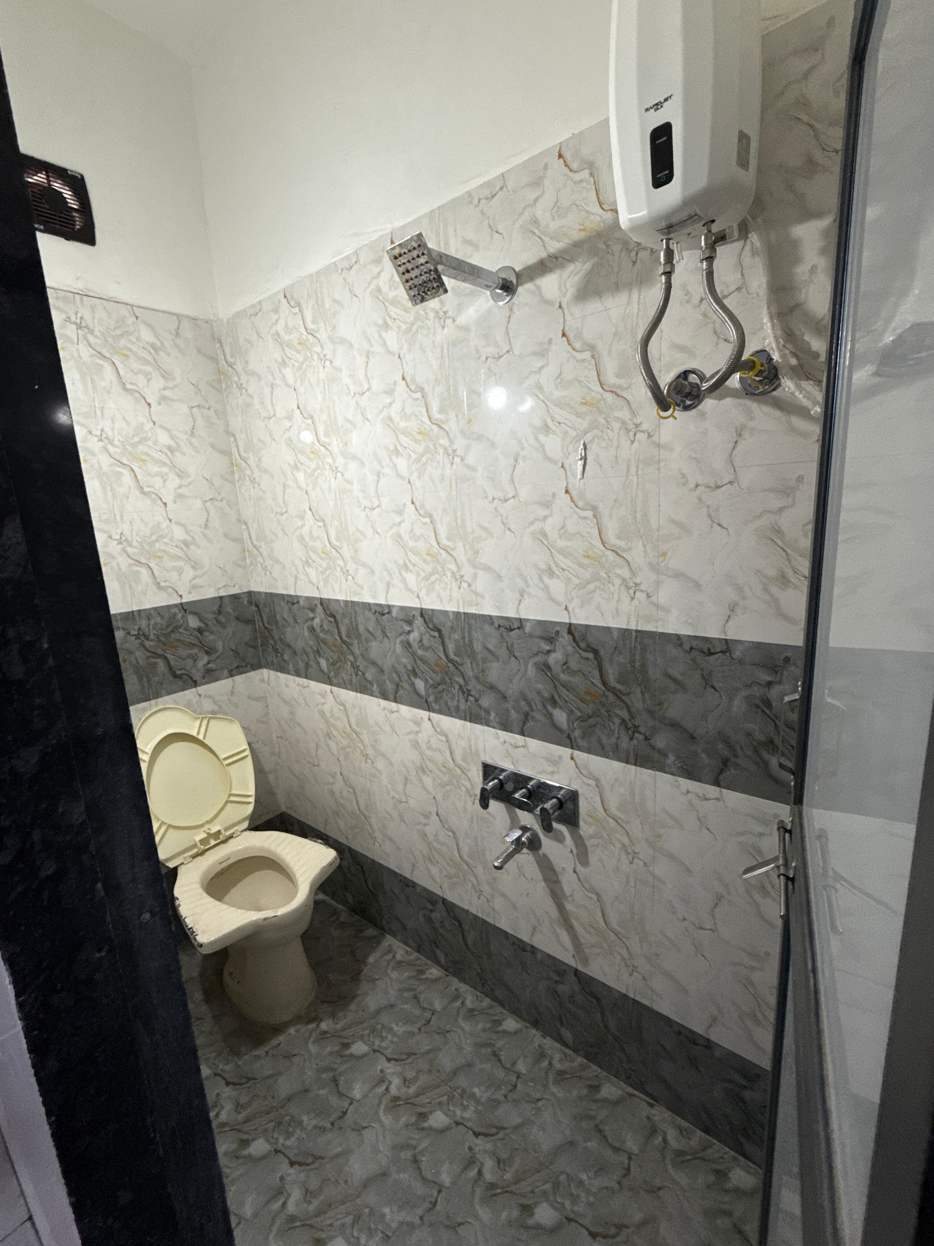 HOTEL SHIVARADHNA - Tap to explore photos