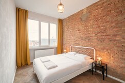 Very Large Central Station 3BR/14P Apartment
