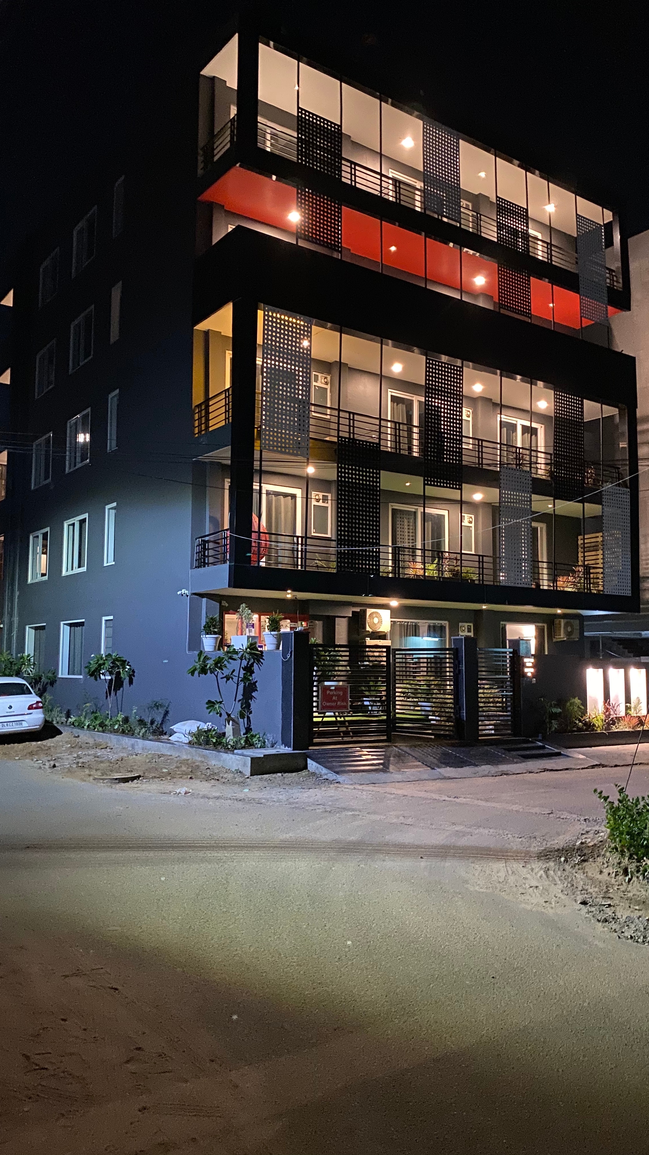 BK STUDIO Rooms near Huda City Center - Tap to explore photos
