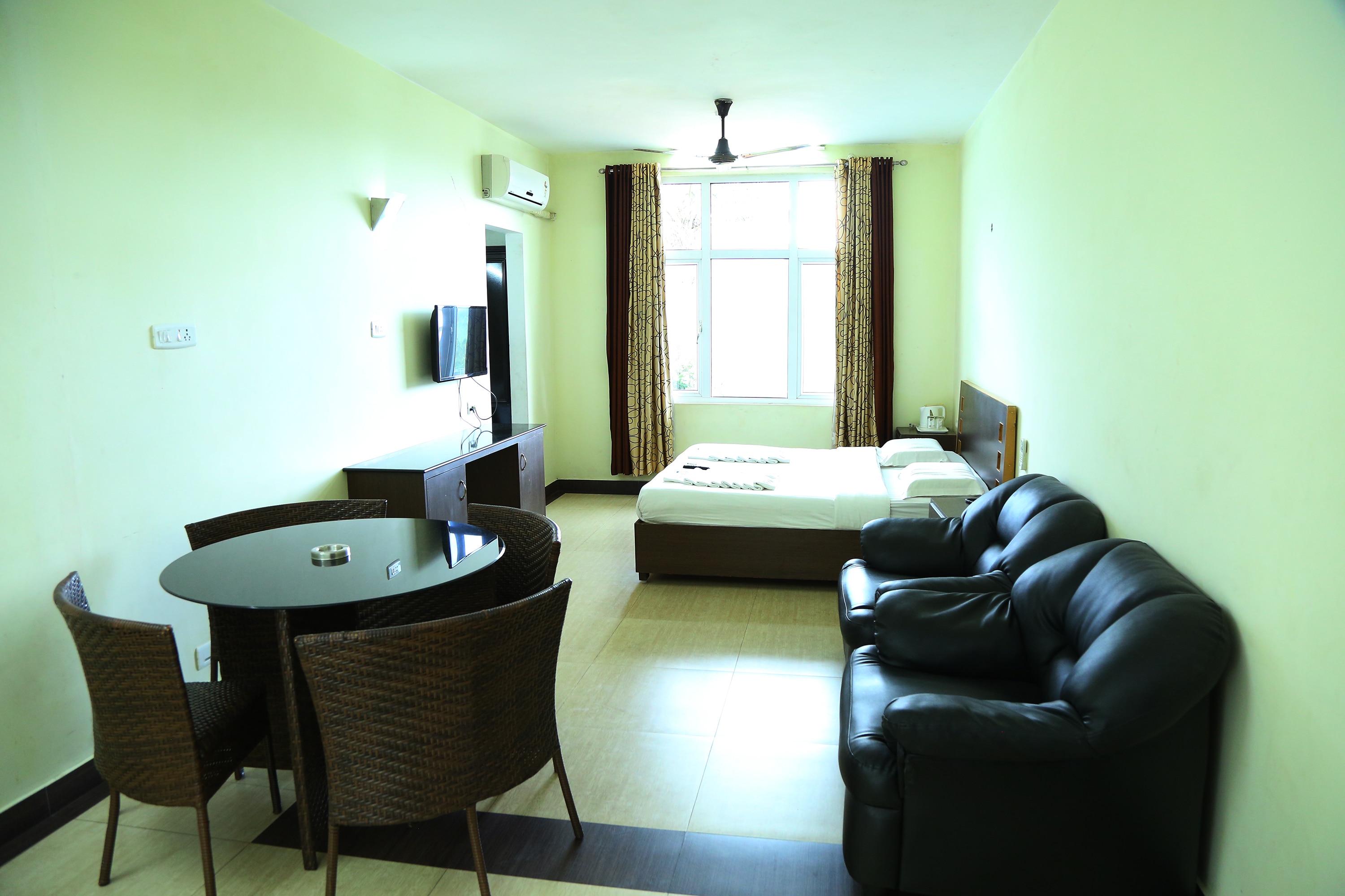 Green hill hotel  - Tap to explore photos