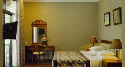 Earls Regency Room Type - Standard King Room