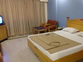 Modern hotel - Tap to explore photos