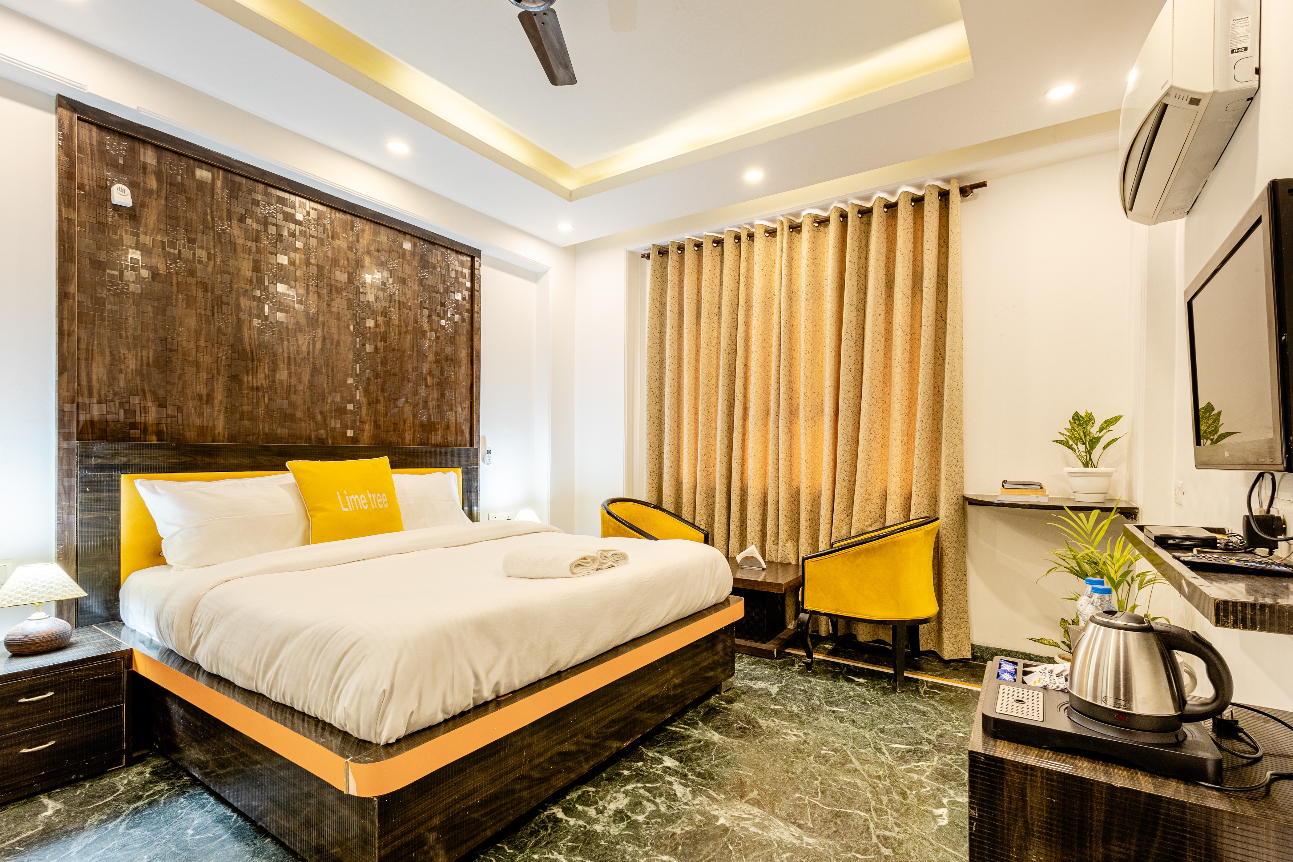 Lime Tree Hotel & Banquet Huda City Centre - Tap to explore photos