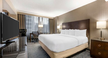 Best Western Grant Park Hotel Room Type - Suite-1 King Bed, Non-Smoking, High Speed Internet Access, Sofabed, Microwave And Refrigerator, Work Best Western Grant Park Hotel Room Type - Suite-1 King Bed, Non-Smoking, High Speed Internet Access, Sofabed, Microwave And Refrigerator, Work