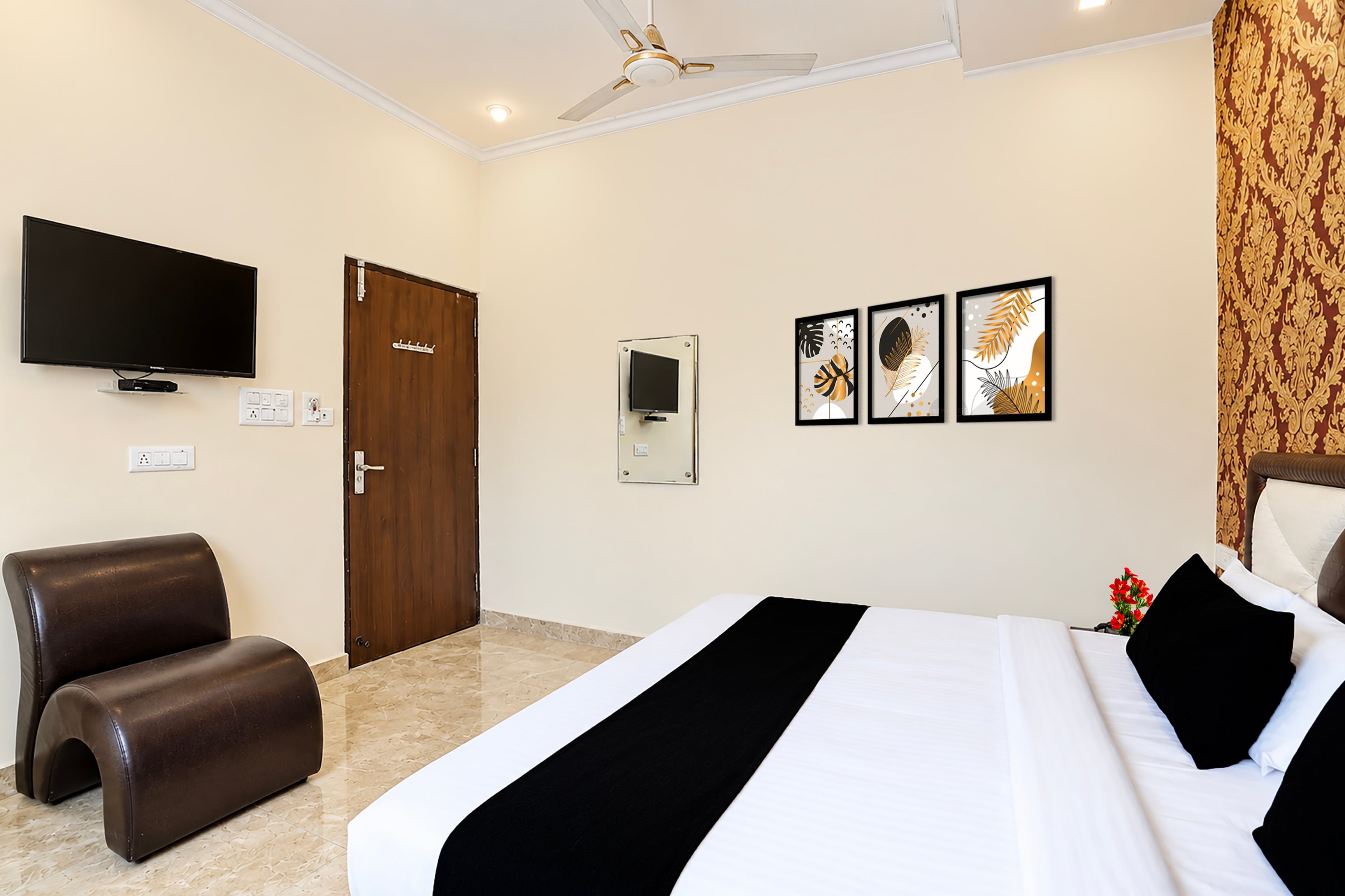 Townhouse Hussainpara Square Formerly Rich Inn - Tap to explore photos