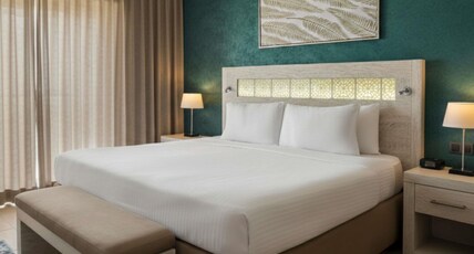 M Room Type - Classic room Queen bed with pool view or lagoon