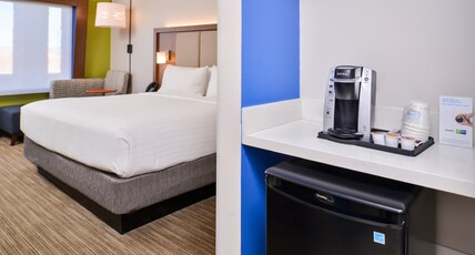 Holiday Inn Express & Suites VAN HORN Room Type - 1 King Bed Standard