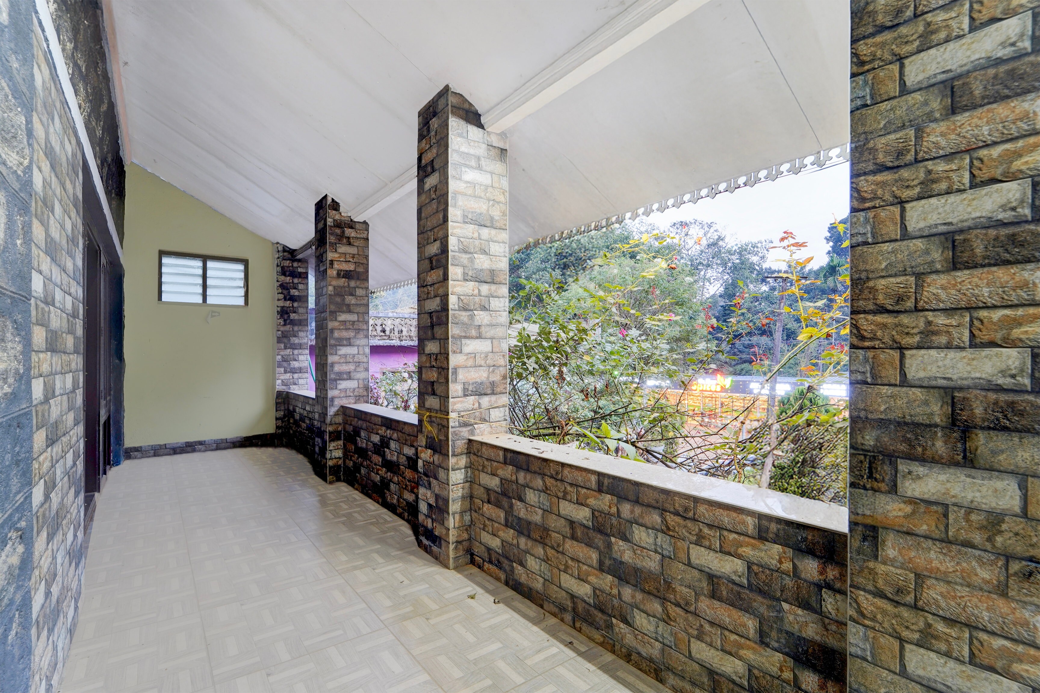 Hotel O Kallar Vattiyar Waterfalls Munnar - Tap to explore photos