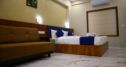 Royal Palace Hotel Room Type - SUPERIOR DELUX