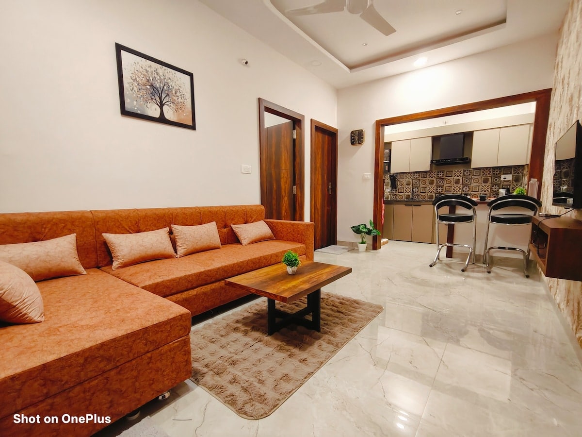 UrbanBliss Harmony Cozy Luxury 1BHK couple frndly - Tap to explore photos