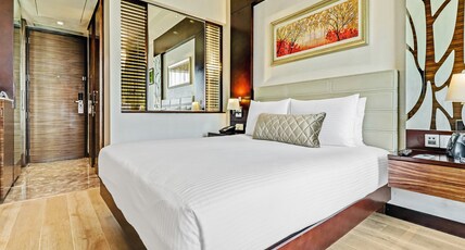 DoubleTree by Hilton Gurugram Baani Square Room Type - King Accessible Room 