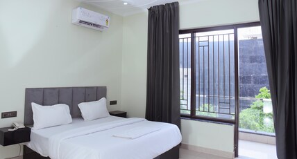 Radiant Blu Hotel - Anthurium & Sector 70 Room Type - Junior Suite Rooms