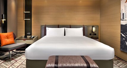 Swissotel The Stamford Room Type - Premier, 1 King Plus, Balcony, City View Swissotel The Stamford Room Type - Premier, 1 King Plus, Balcony, City View