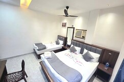 Dhaneshwari Luxury Homestay