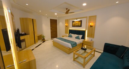 Garden City Resorts | Rooms & Restaurant Room Type - Deluxe Double Room