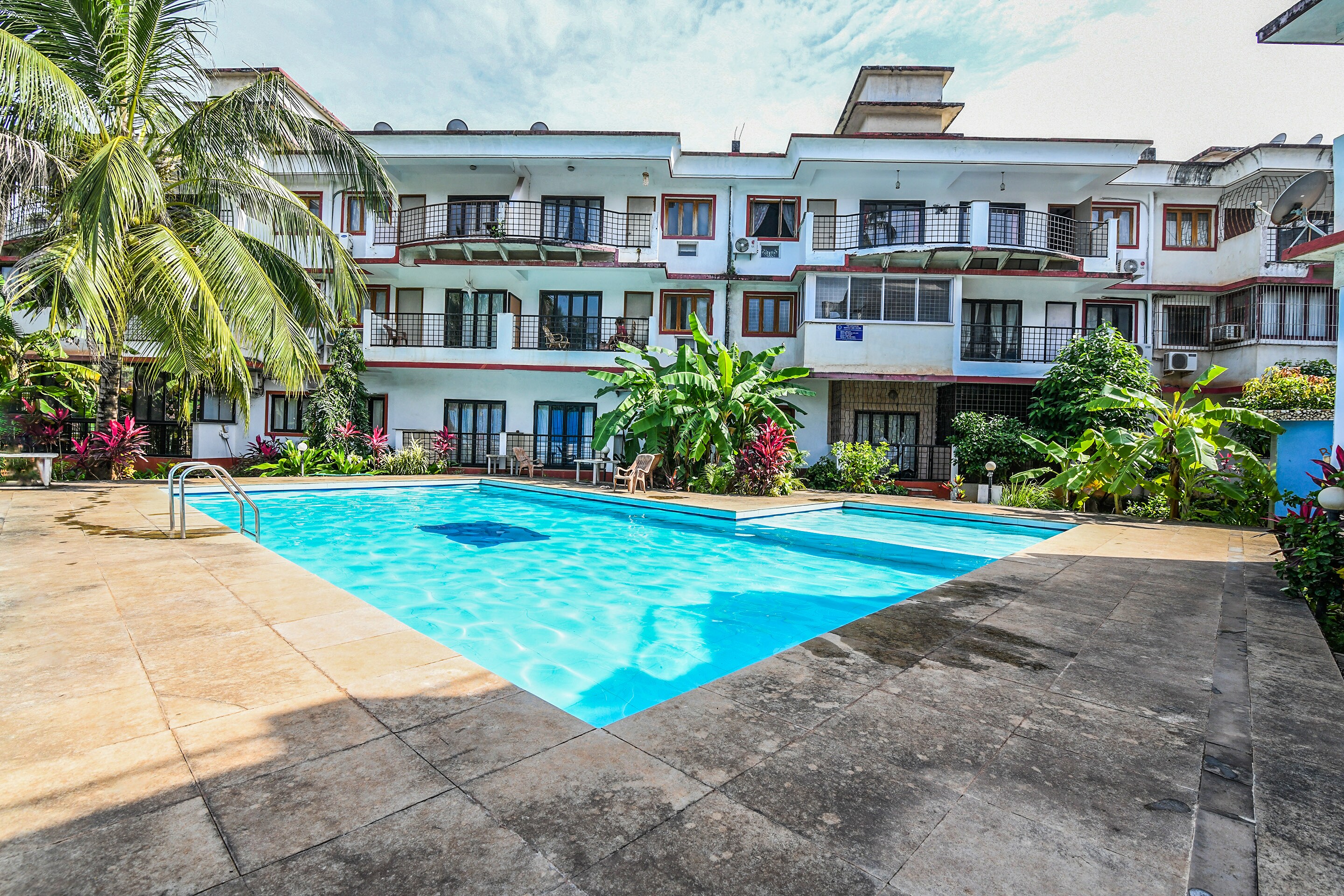 1 Bhk Apartment candolim - lawande - Tap to explore photos