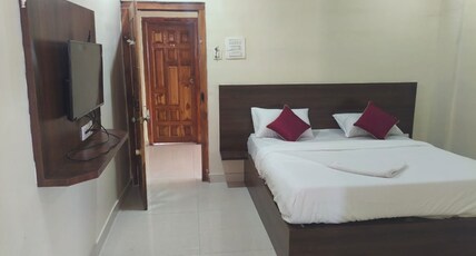 UDUPI RAMESHWARA & LODGE Room Type - Standard AC Room