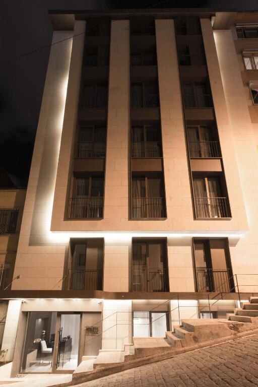 Noble22 Suites - Tap to explore photos