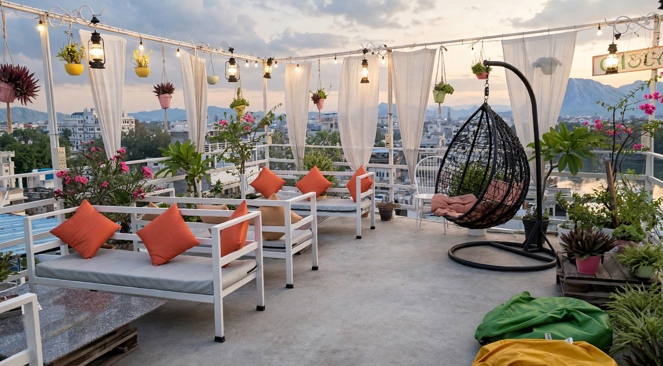 Raahi Backpacker's Hostel |Rooftop Restaurant at Lake Pichola|