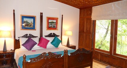 Sukoon Houseboat Room Type - Deluxe room (Book For 2 Night and get 1 hours Complimentary Shikara Ride)