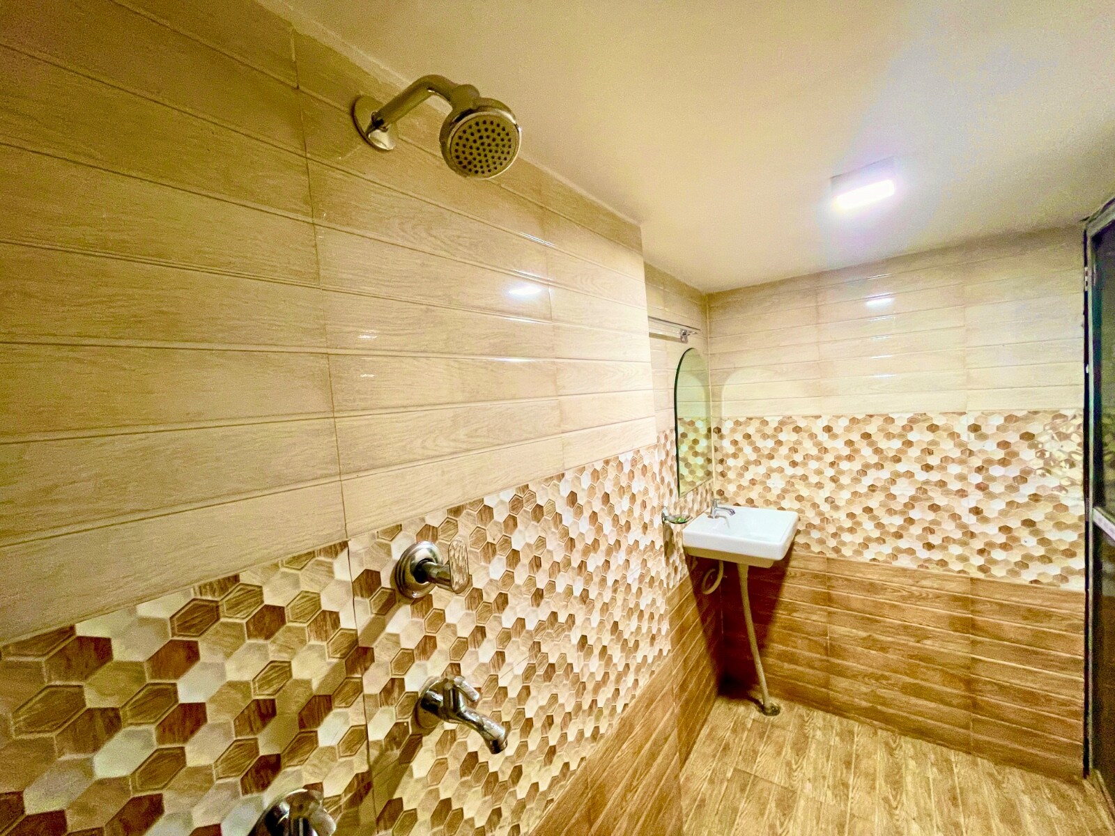 Dev Villa Guest House - Tap to explore photos