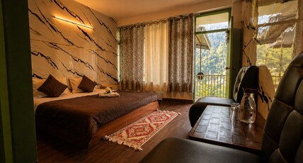 Peakaboo Room Type - Deluxe Room with Mountain View