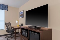 Hampton Inn & Suites by Hilton Madison / Downtown
