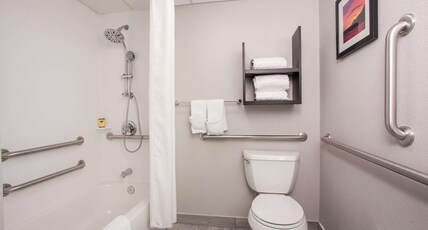 Best Western Plus Sun Canyon Room Type - Accessible - 2 Queen, Mobility Accessible, Bathtub, Microwave And Refrigerator, Non-Smoking, Full Br Best Western Plus Sun Canyon Room Type - Accessible - 2 Queen, Mobility Accessible, Bathtub, Microwave And Refrigerator, Non-Smoking, Full Br
