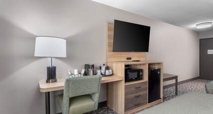 Best Western Plus Executive Inn Room Type - 2 Double Beds, Non-Smoking, Microwave And Refrigerator, Wi-Fi, Full Breakfast Best Western Plus Executive Inn Room Type - 2 Double Beds, Non-Smoking, Microwave And Refrigerator, Wi-Fi, Full Breakfast