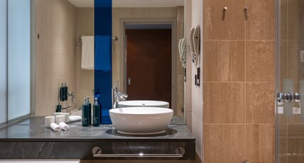 THE MANCHESTER DEANSGATE HOTEL by IHG Room Type - 1 King Classic Skyline Club