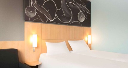 Ibis 3 Lacs Neuchatel Hotel Room Type - Modern and warm, the new ibis room has everything you want and 2 cozy beds