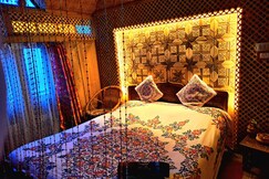 king of kings group of houseboat