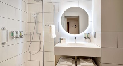 Hampton by Hilton Bath City Room Type - KING ROOM SUPERIOR